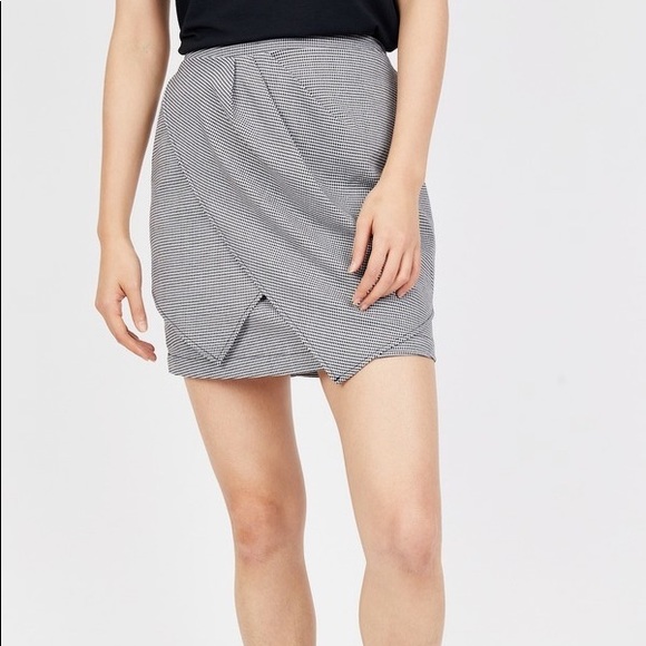 NWOT BCBGeneration Asymmetrical Houndstooth Mini Skirt - Picture 3 of 9